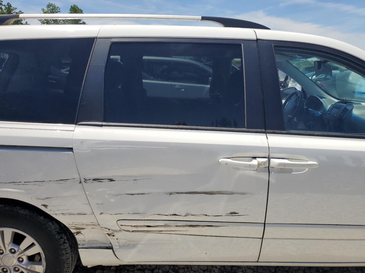 2012 Kia Sedona - Image 11