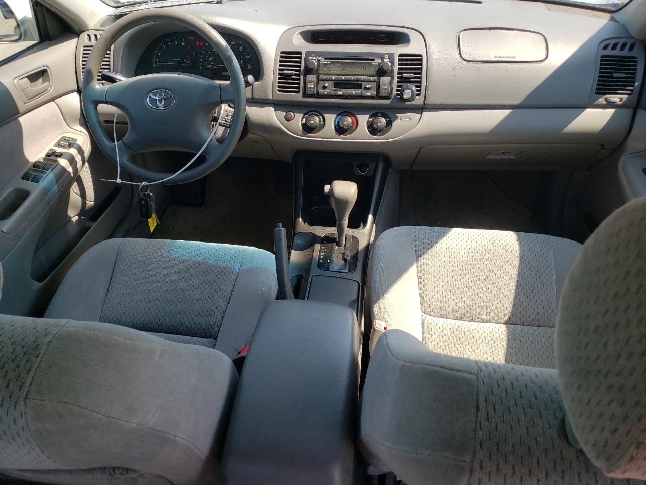 2004 Toyota Camry Le VIN: 4T1BF30K24U082012 Lot: 60875764