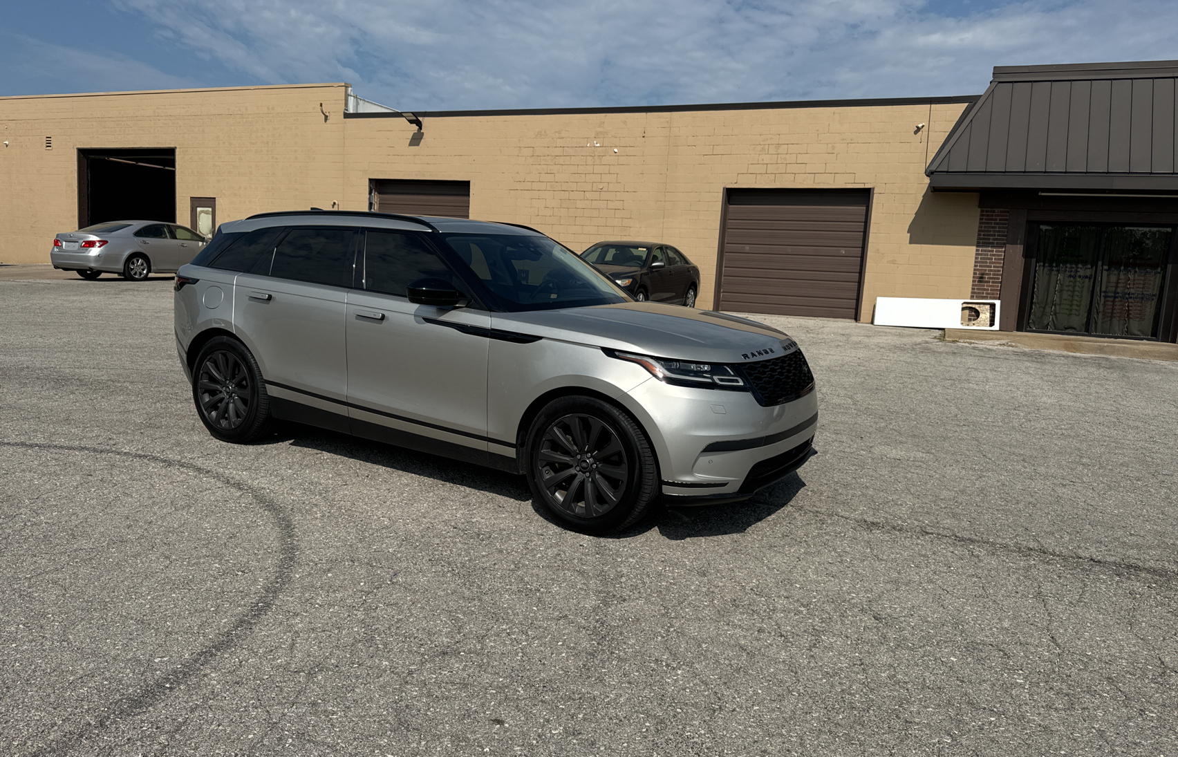 2019 Land Rover Range Rover Velar S vin: SALYB2FV8KA220715