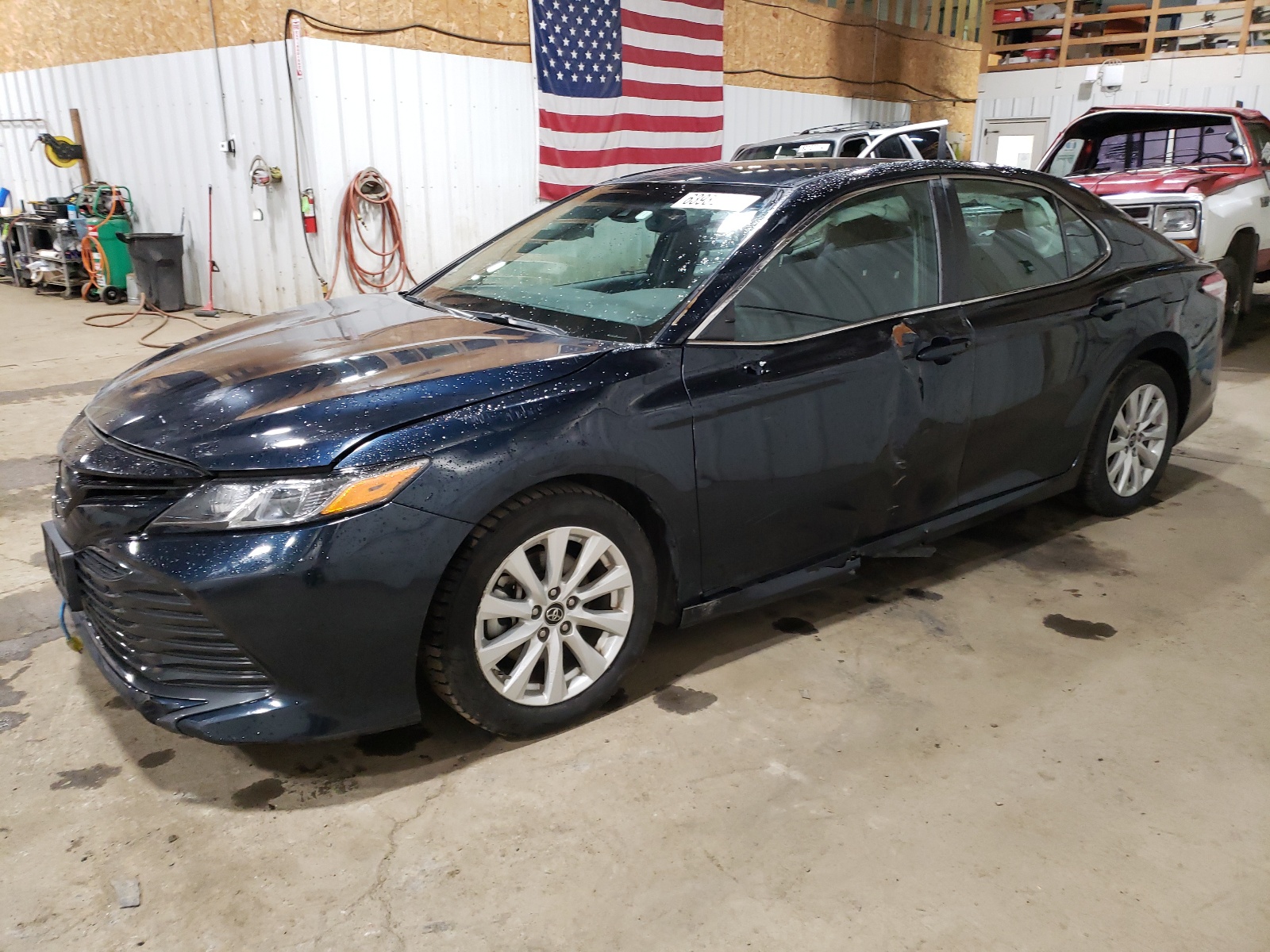 2018 Toyota Camry L vin: 4T1B11HK4JU608708