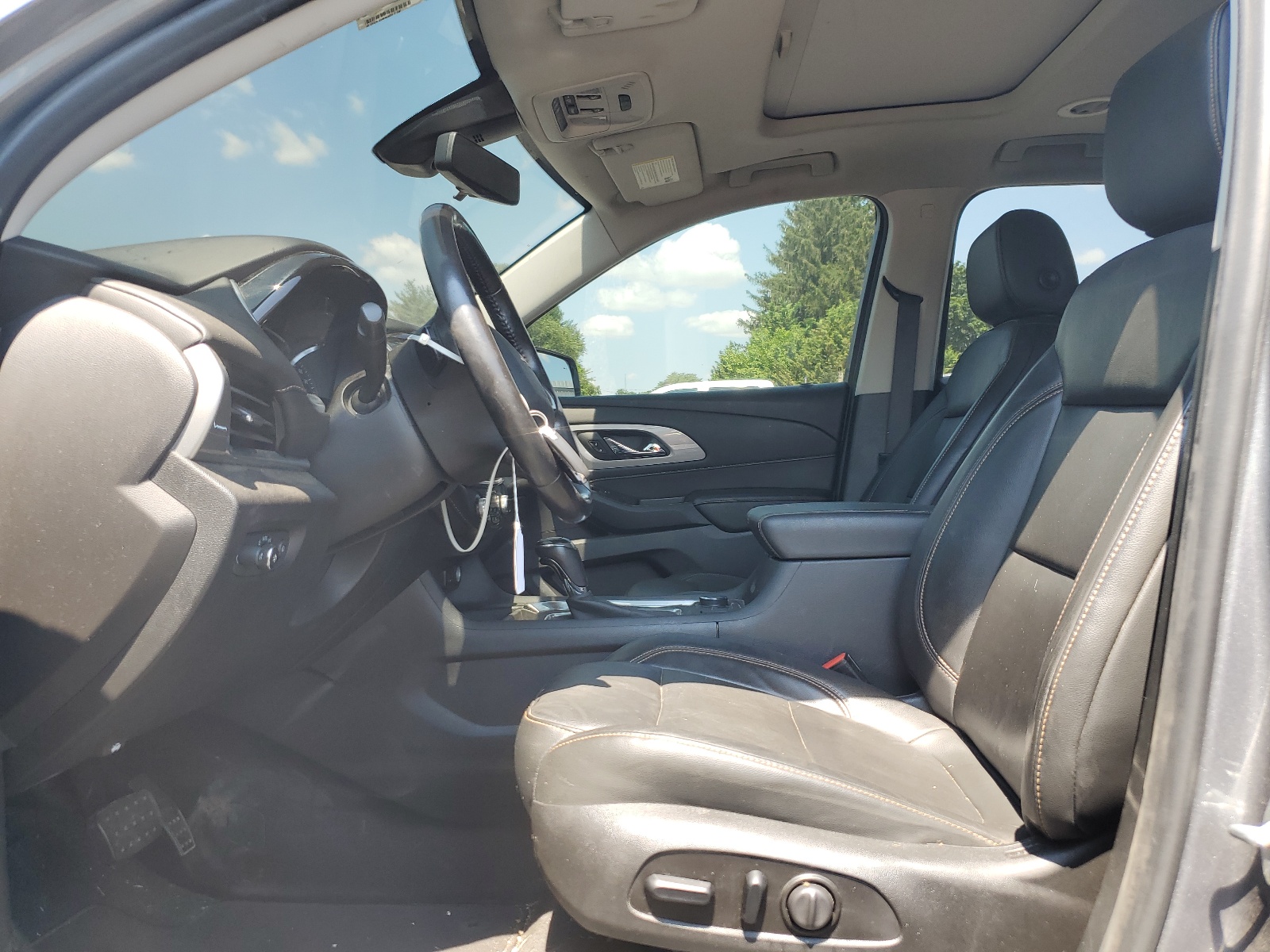 1GNEVHKWXKJ210830 2019 Chevrolet Traverse Lt