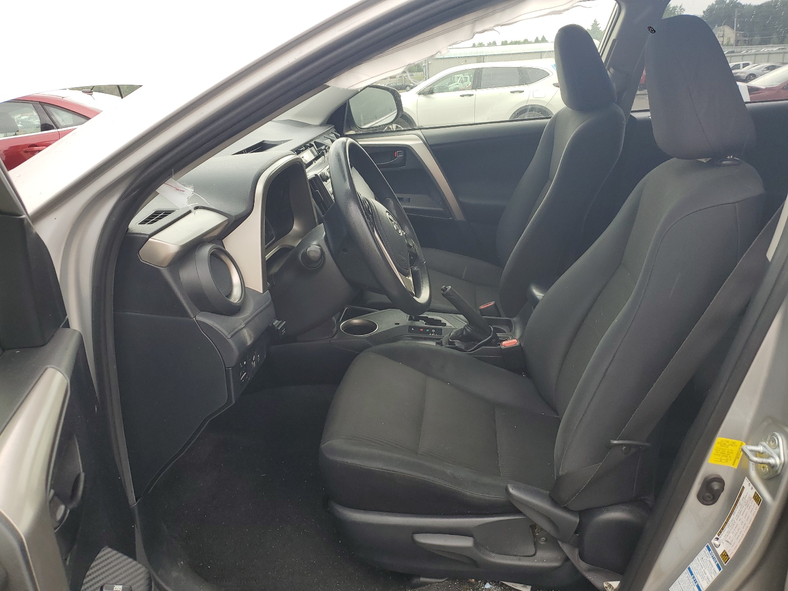 JTMBFREV6FJ040859 2015 Toyota Rav4 Le