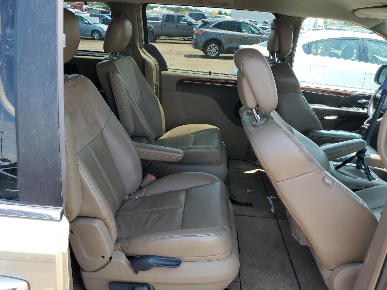 2011 Chrysler Town & Country Limited VIN: 2A4RR6DG8BR760414 Lot: 62920274