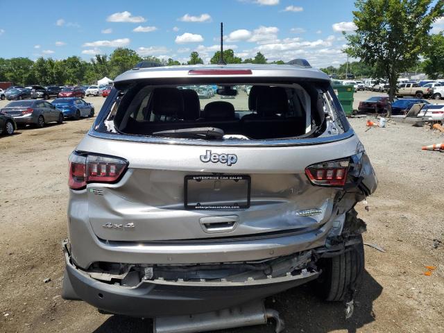  JEEP COMPASS 2018 Srebrny