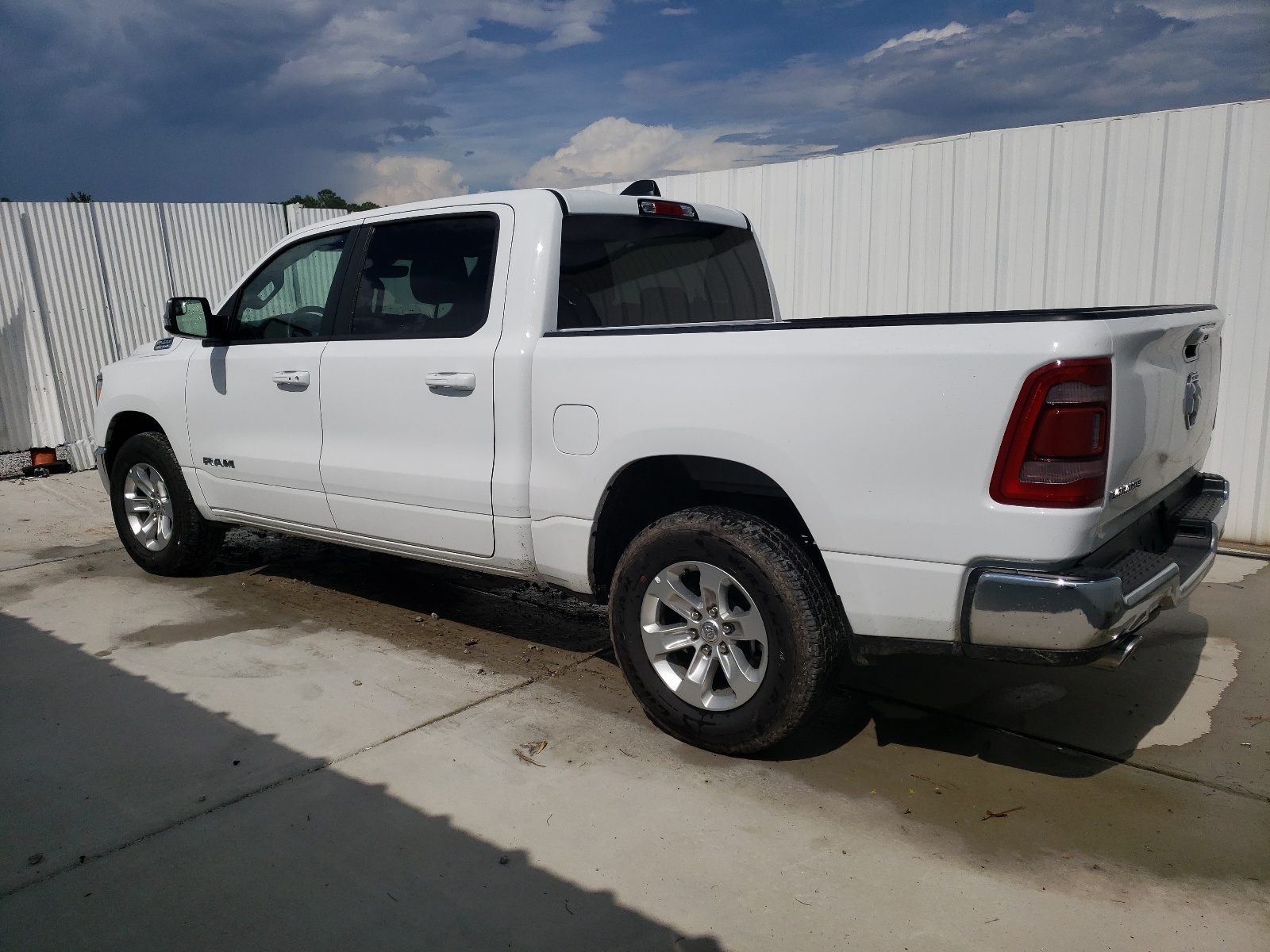 2024 Ram 1500 Laramie vin: 1C6RREJT8RN220240