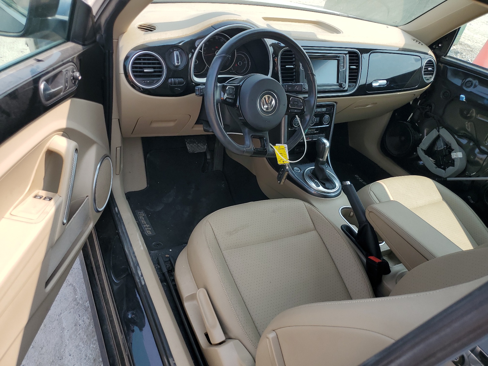 3VWJD7AT1JM727699 2018 Volkswagen Beetle Se