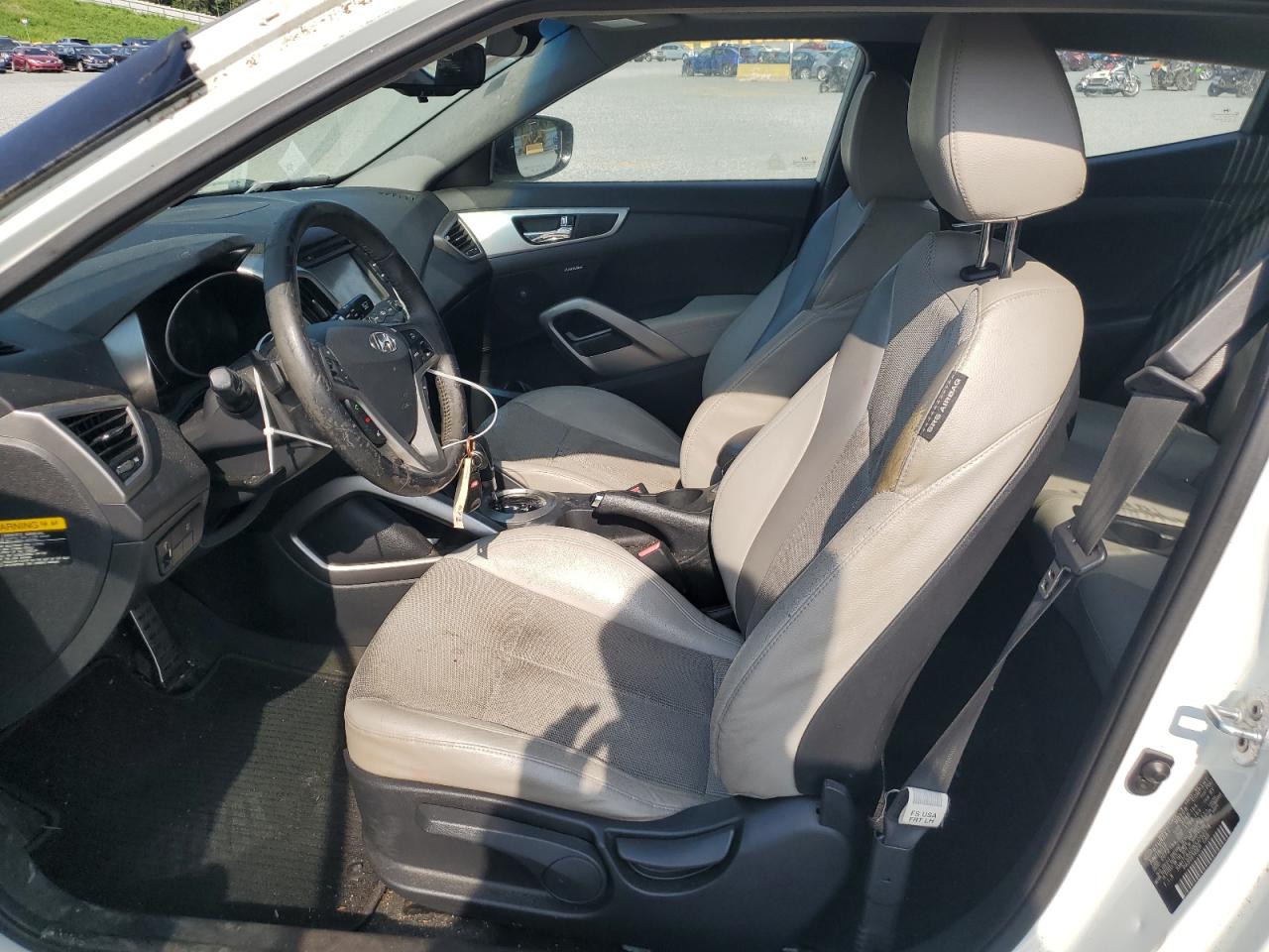 2013 Hyundai Veloster VIN: KMHTC6AD8DU092574 Lot: 63252234