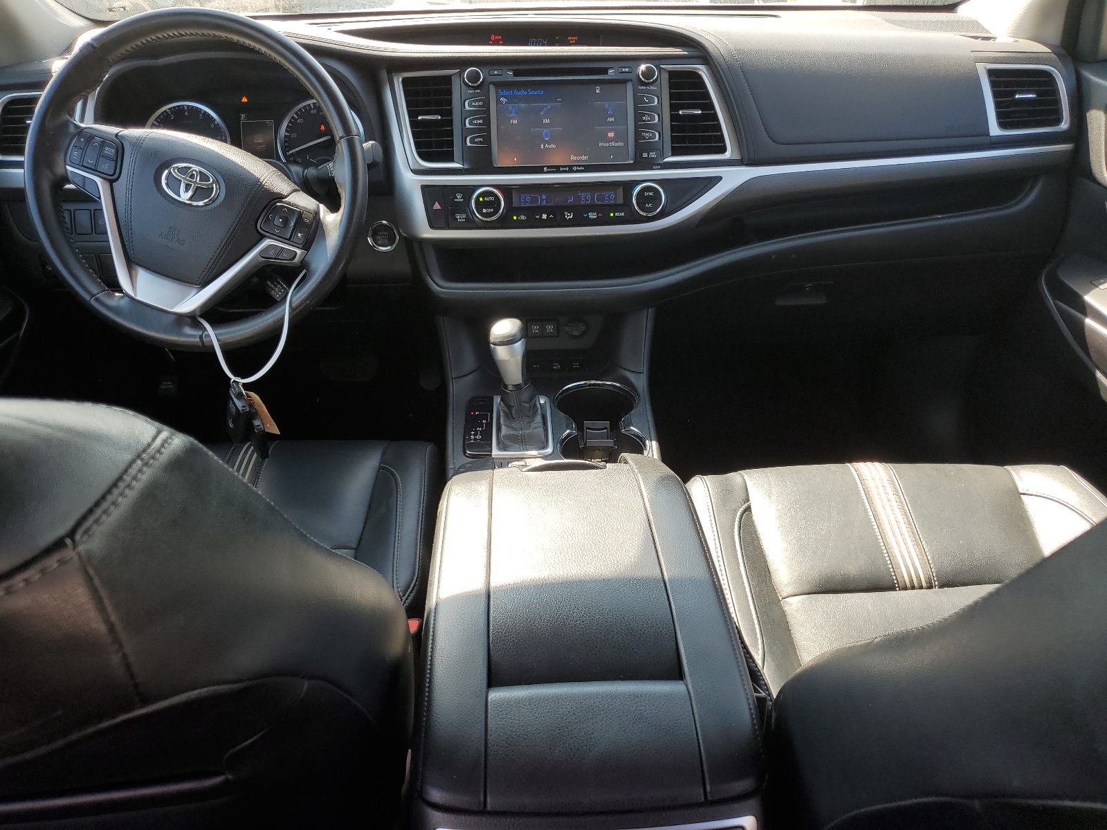 5TDJZRFH3HS430920 2017 Toyota Highlander Se