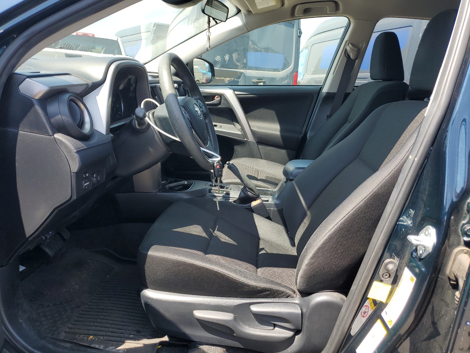 JTMZFREV0HJ141896 2017 Toyota Rav4 Le