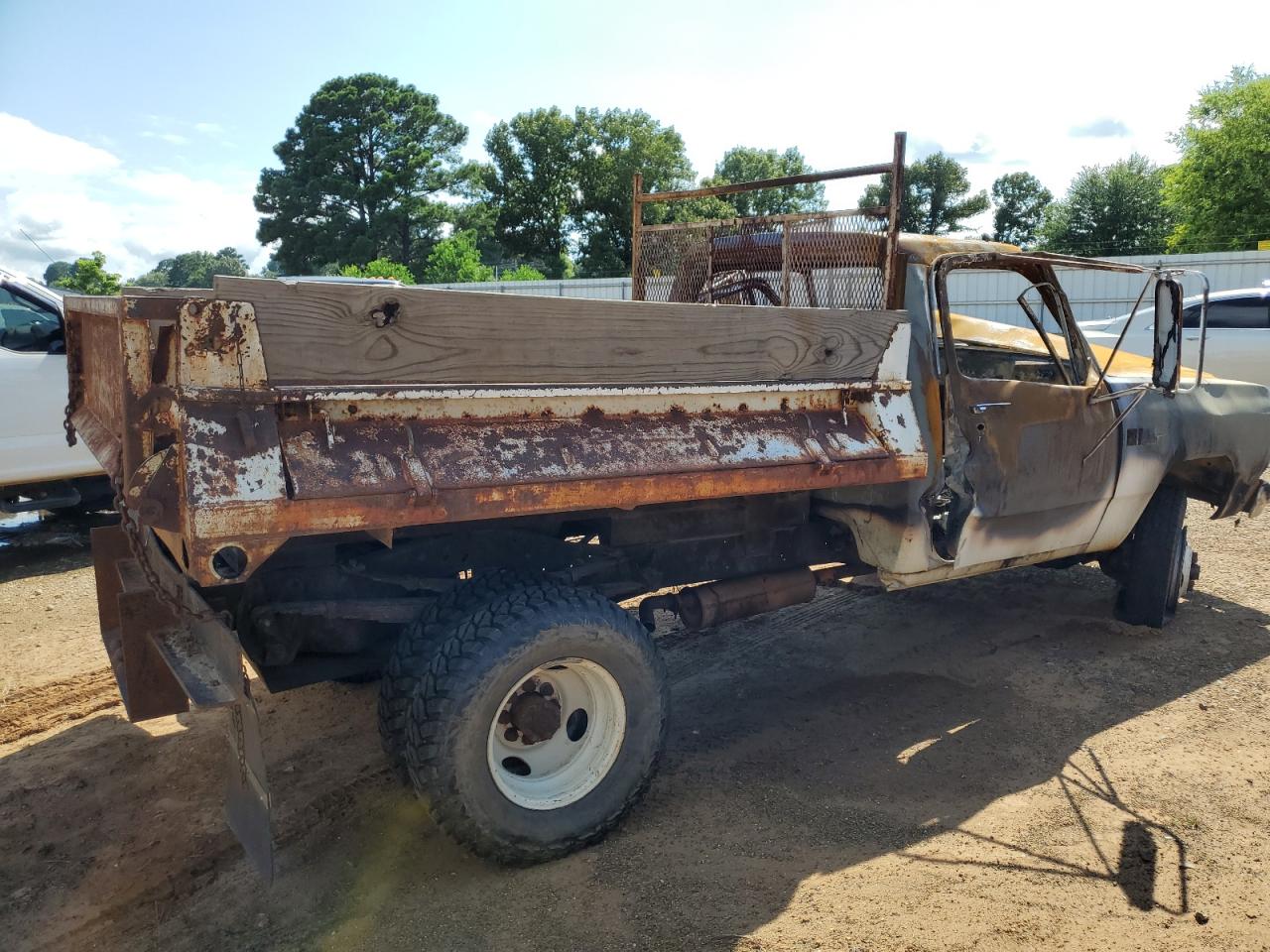 1985 Dodge W-Series W300 VIN: 1B7MW34W6FS656393 Lot: 63671024