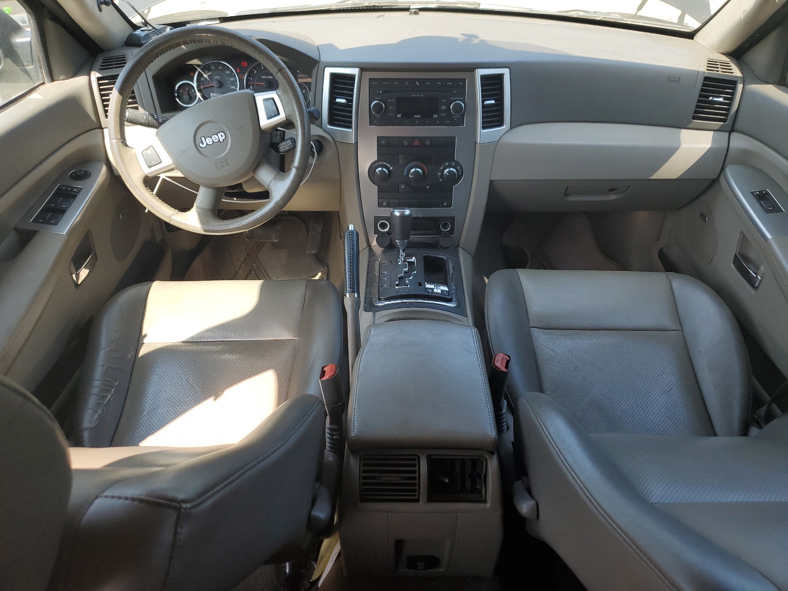 1J8HR48M18C502476 2008 Jeep Grand Cherokee Laredo