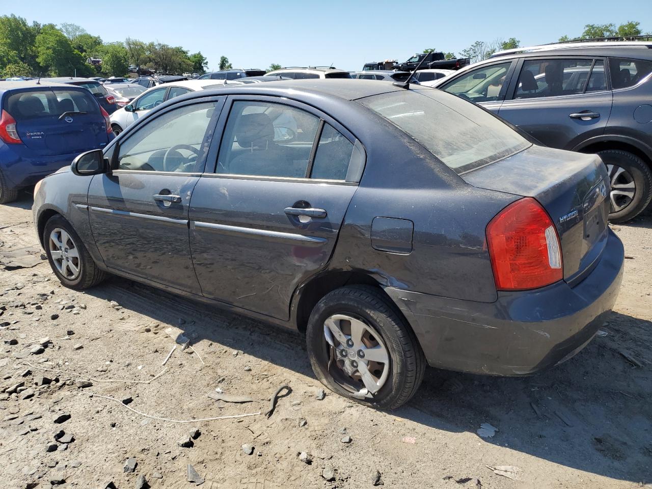 2009 Hyundai Accent - Image 2