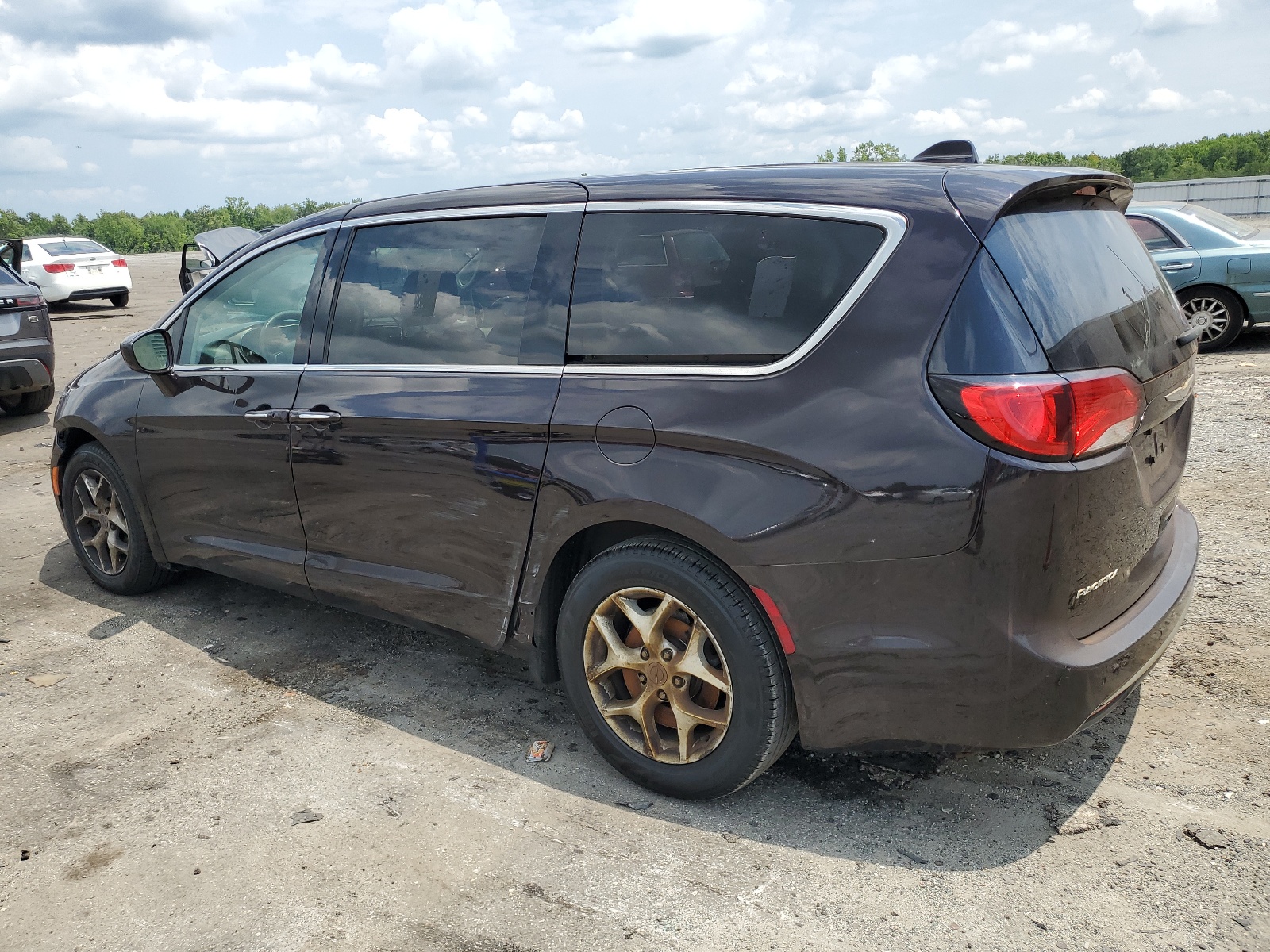 2018 Chrysler Pacifica Touring Plus vin: 2C4RC1FG5JR108615