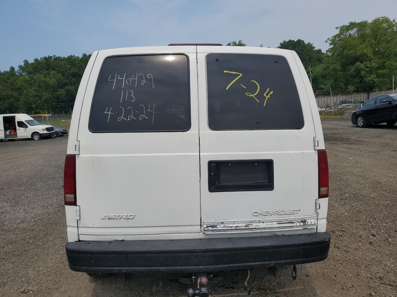 2002 Chevrolet Astro VIN: 1GCDM19X62B118086 Lot: 64810454