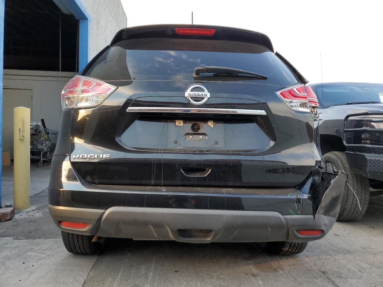 2015 Nissan Rogue S VIN: 5N1AT2MT5FC927493 Lot: 63016044