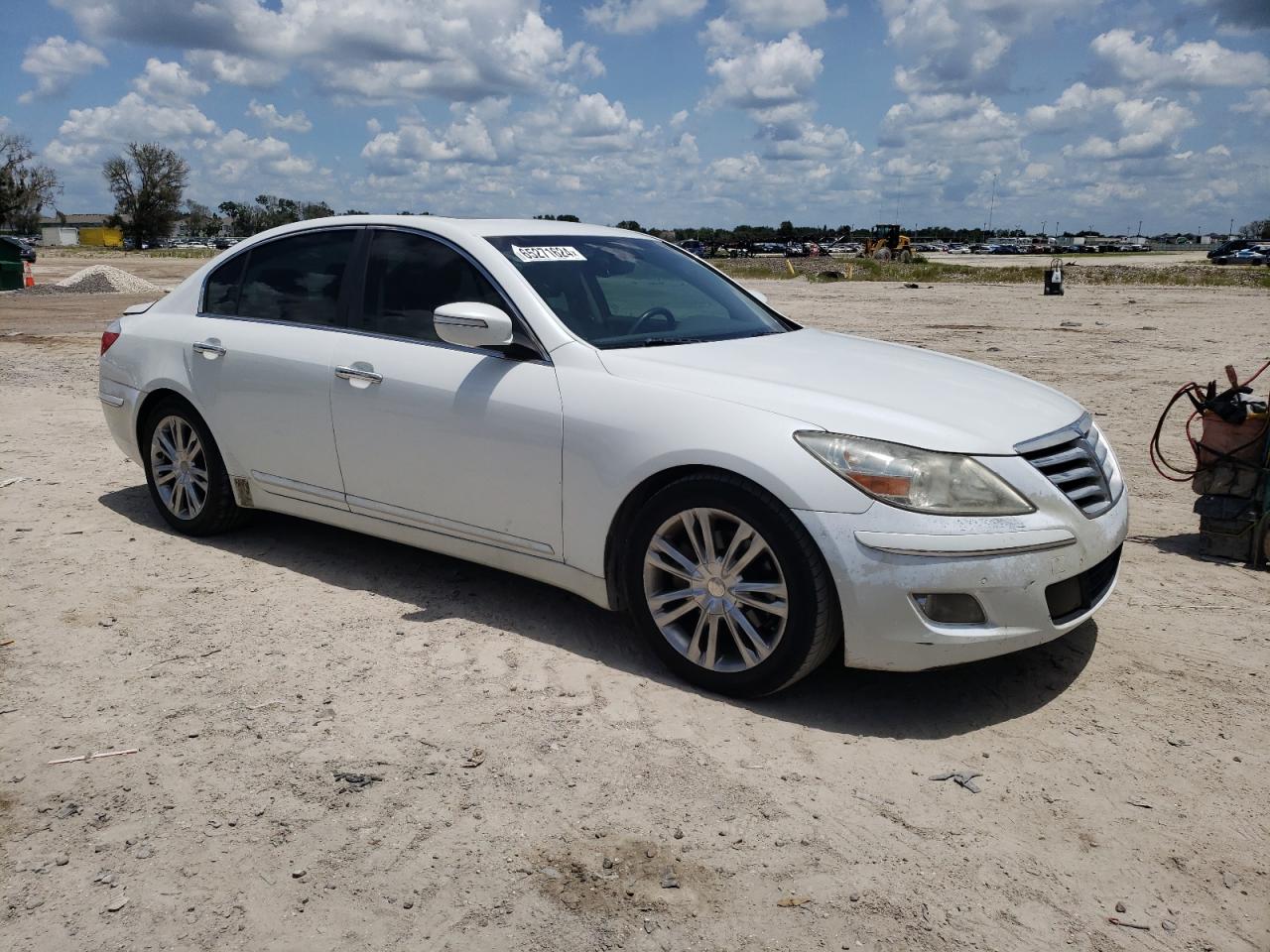 2011 Hyundai Genesis - Image 4