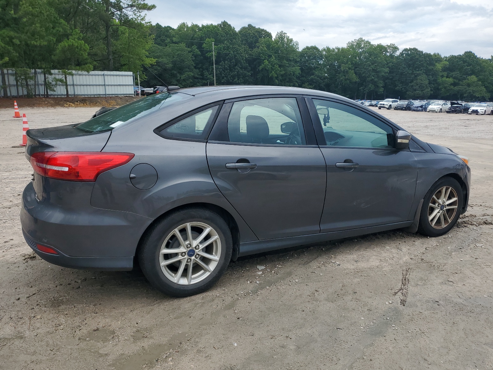 2015 Ford Focus Se vin: 1FADP3F27FL296039