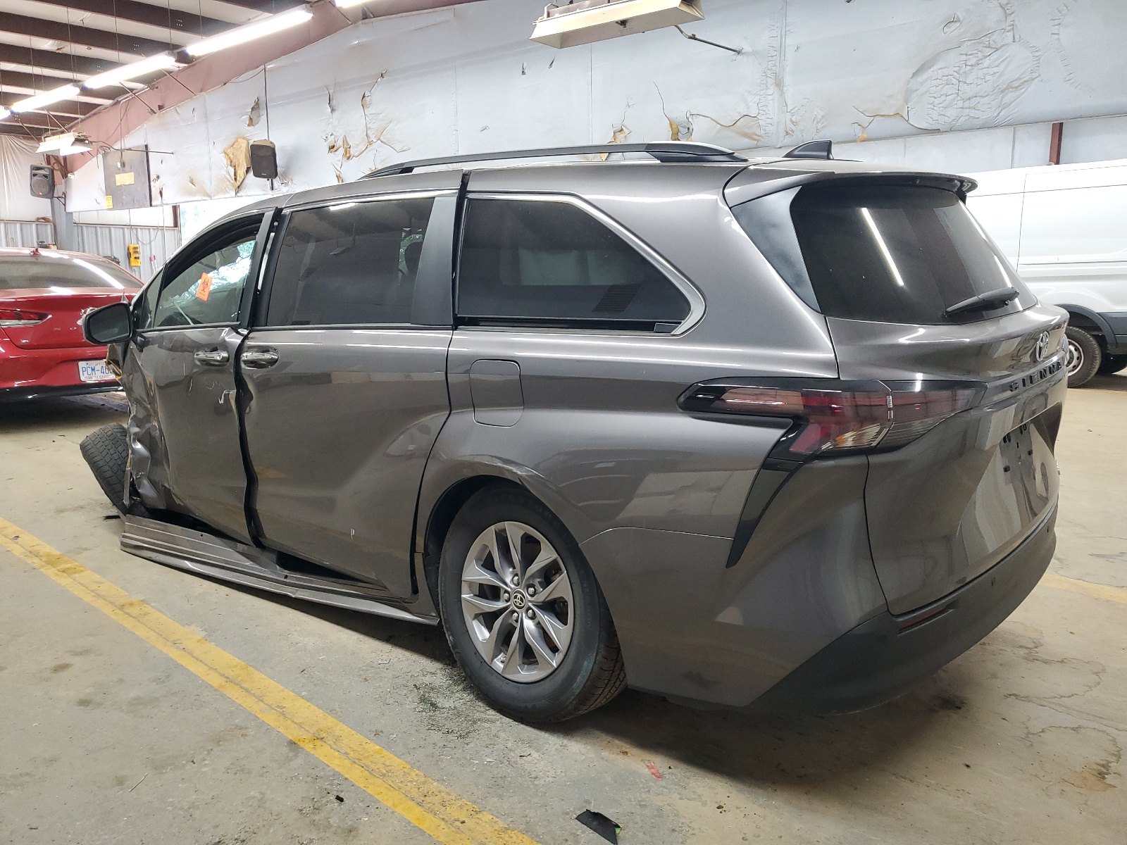 2023 Toyota Sienna Xle vin: 5TDYRKEC8PS159718