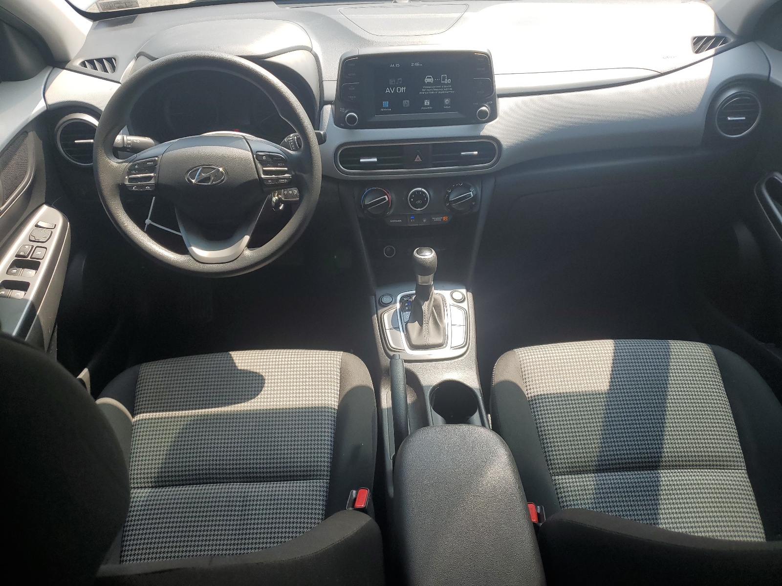 KM8K1CAA0JU179001 2018 Hyundai Kona Se