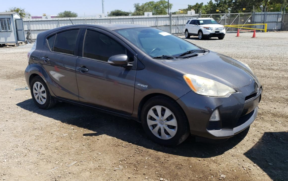 2013 Toyota Prius C vin: JTDKDTB39D1547676