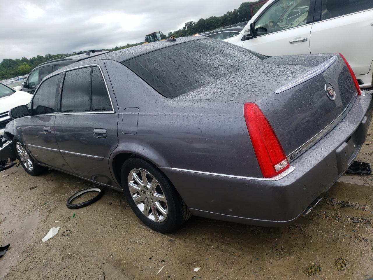 2008 Cadillac DTS - Image 2