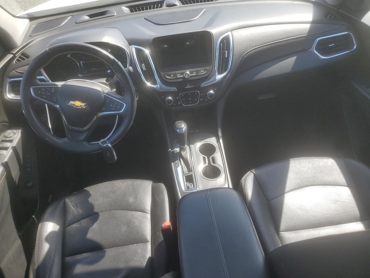 2GNAXVEV4J6130915 2018 Chevrolet Equinox Premier