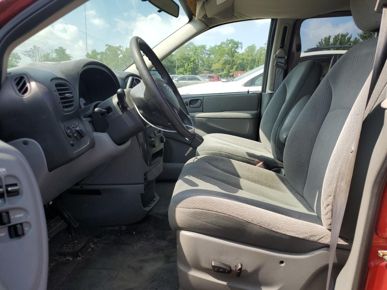 2005 Dodge Caravan - Image 7