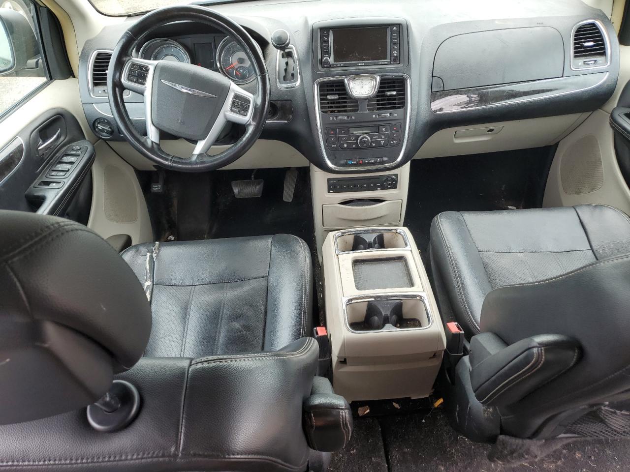 2011 Chrysler Town & Country Touring L VIN: 2A4RR8DG3BR733620 Lot: 62474384