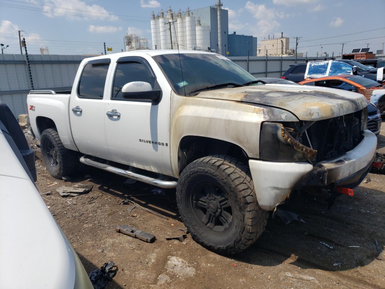 2007 Chevrolet Silverado - Image 4