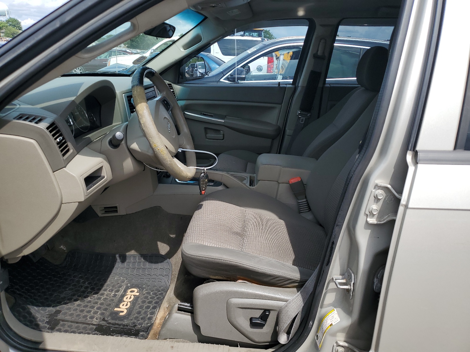 1J8GR48K98C103745 2008 Jeep Grand Cherokee Laredo