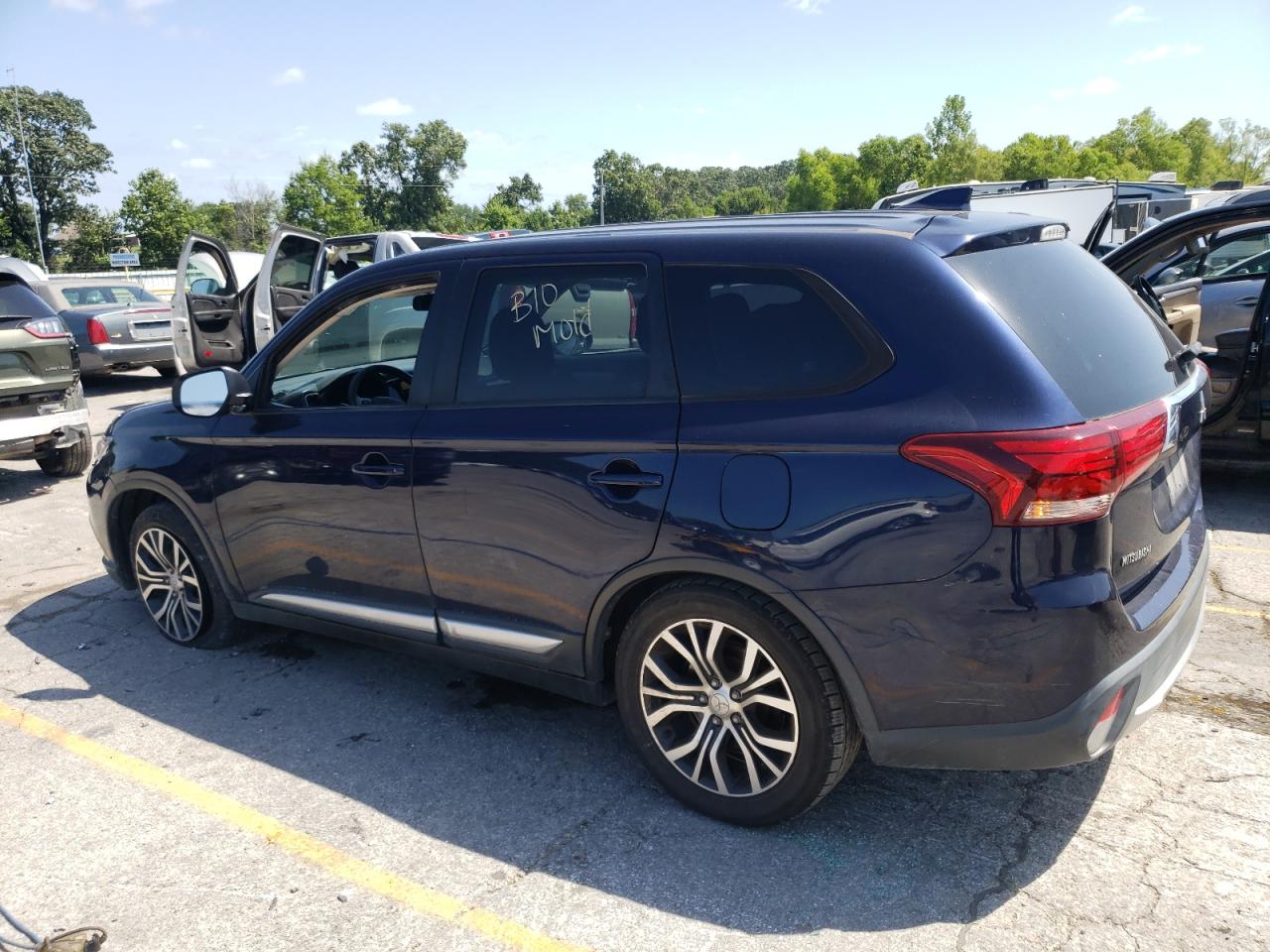 JA4AD2A36JZ060398 2018 MITSUBISHI OUTLANDER - Image 2