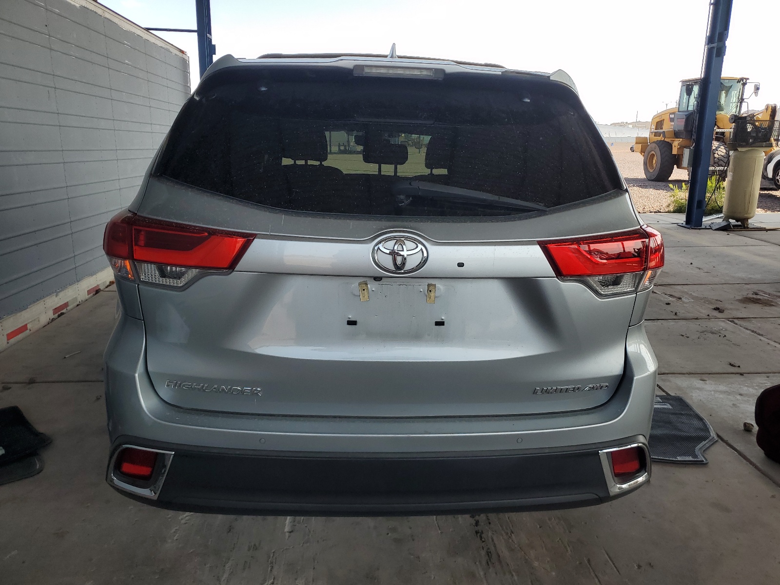 5TDDZRFH6JS489530 2018 Toyota Highlander Limited