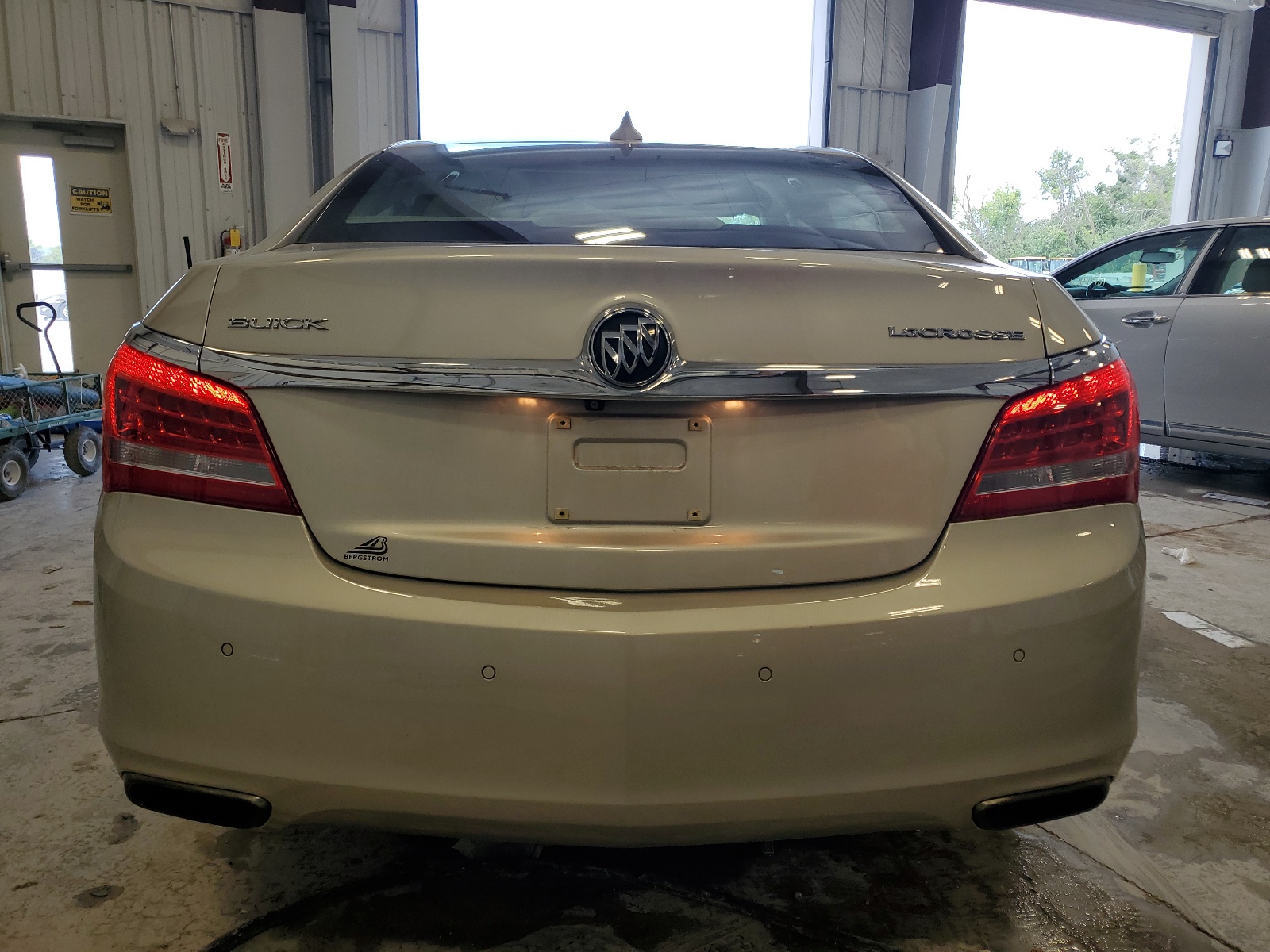 1G4GB5G32GF127227 2016 Buick Lacrosse