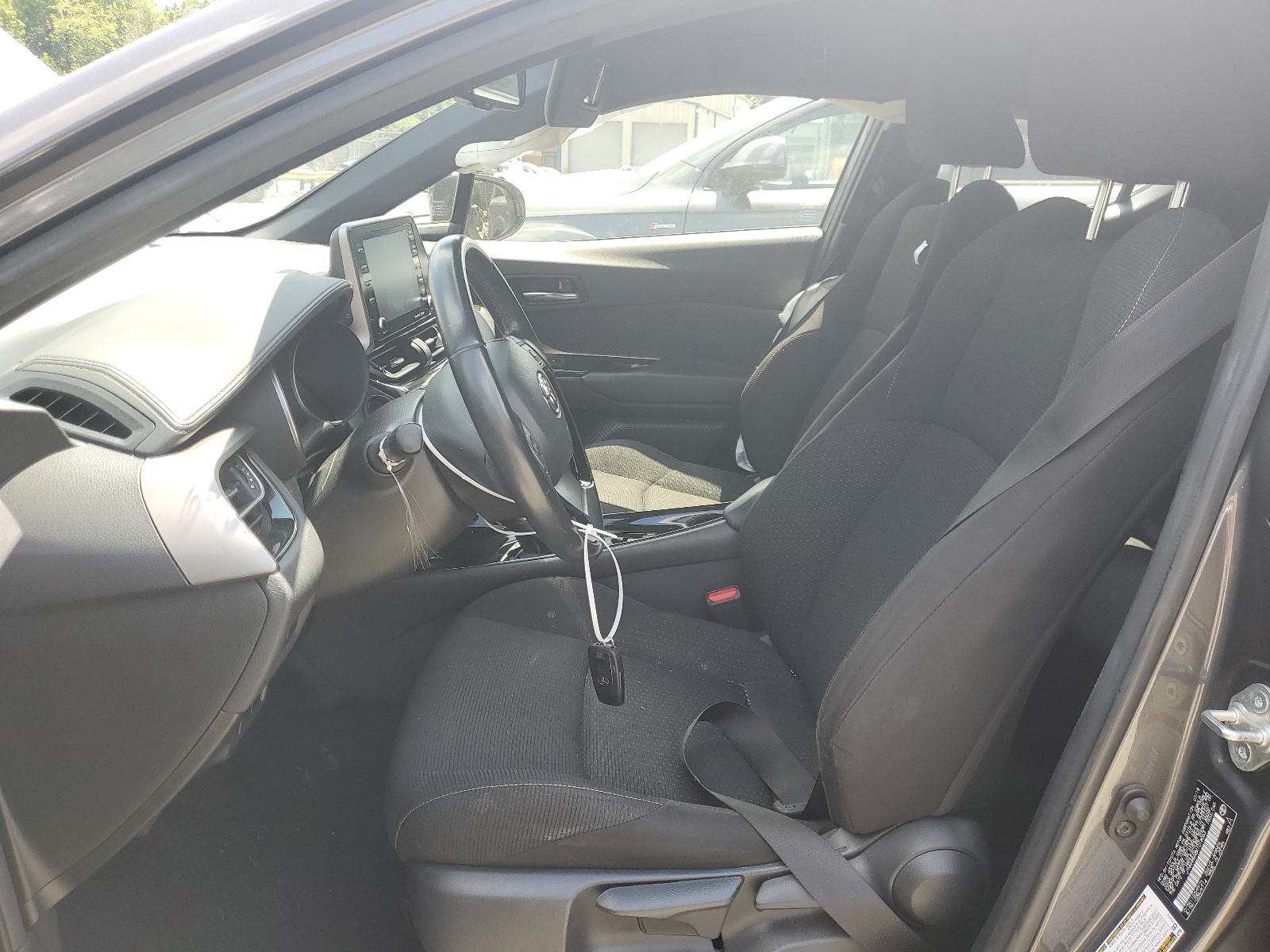 JTNKHMBX8K1018063 2019 Toyota C-Hr Xle