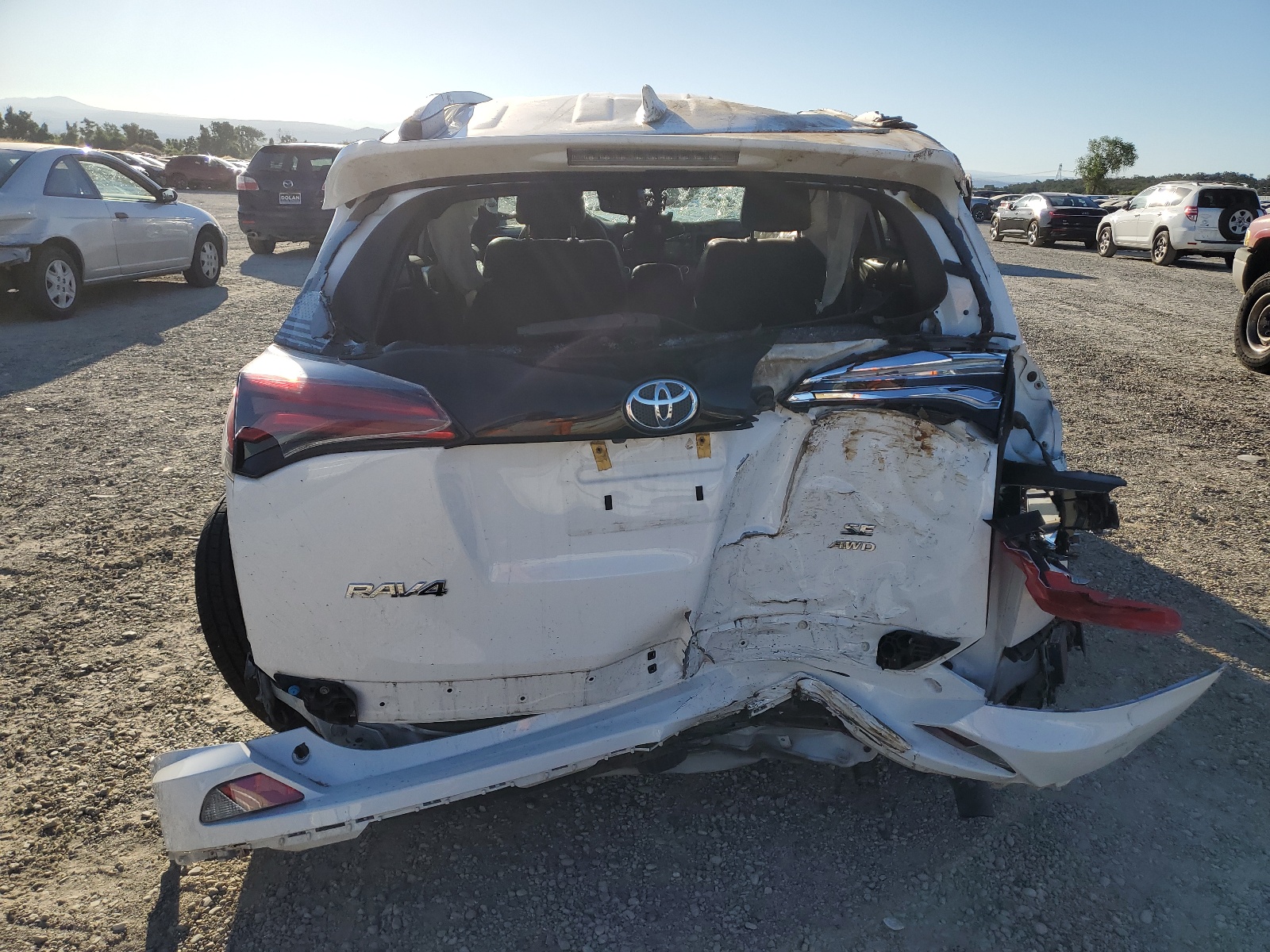 2T3JFREV6JW742878 2018 Toyota Rav4 Se