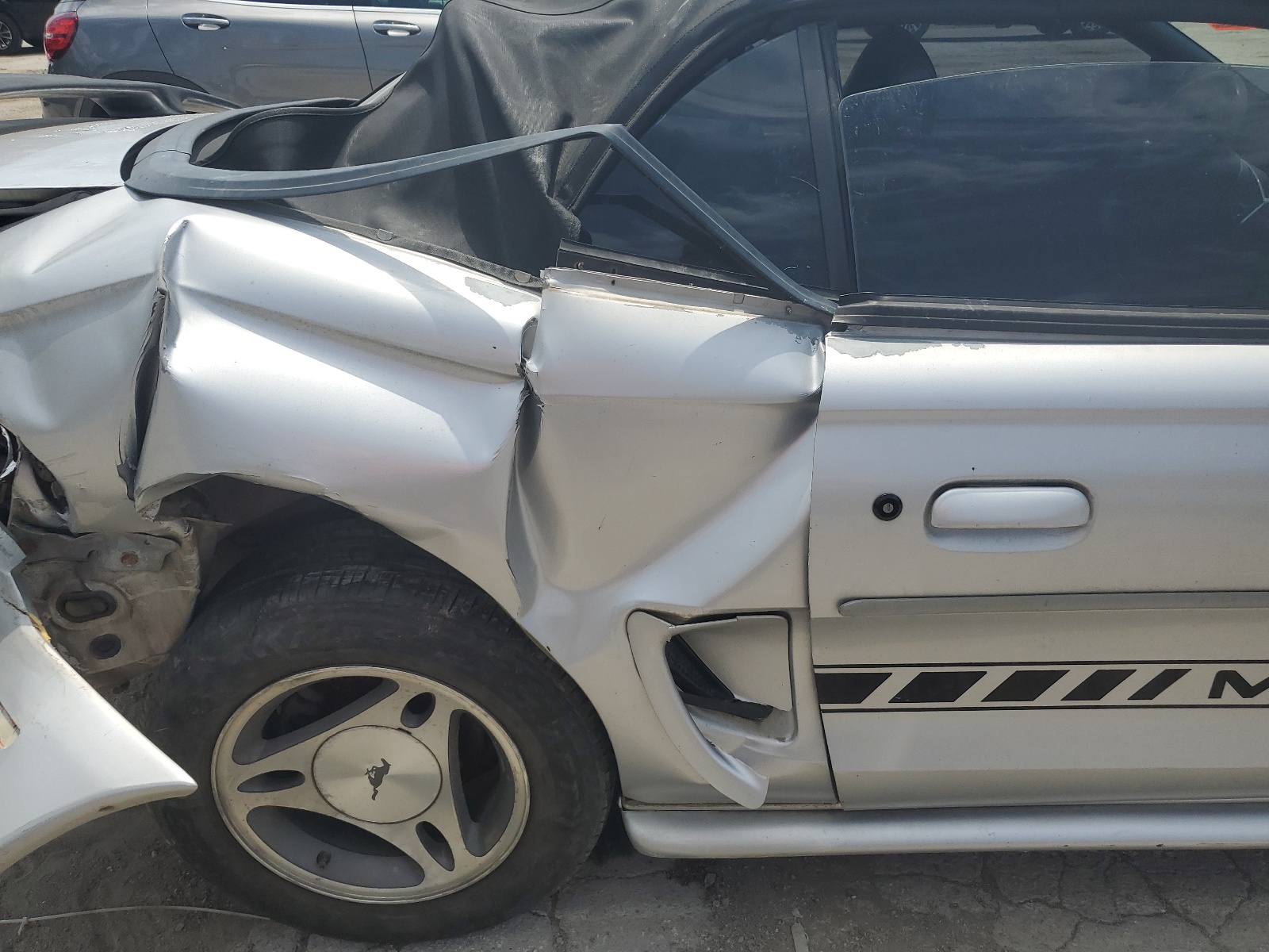 1FAFP4440WF115705 1998 Ford Mustang