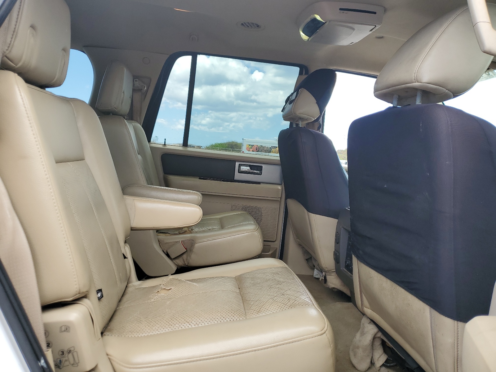 1FMJU1J51BEF02154 2011 Ford Expedition Xlt