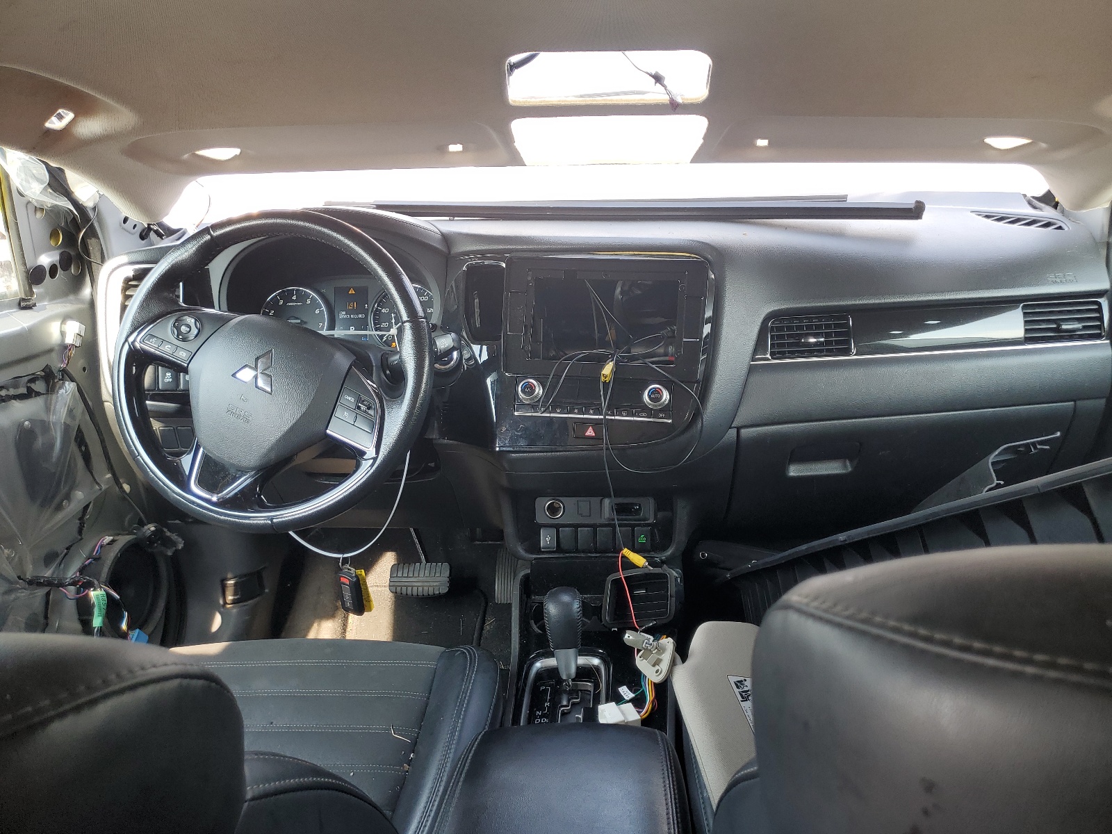 JA4AD3A38LZ043787 2020 Mitsubishi Outlander Se