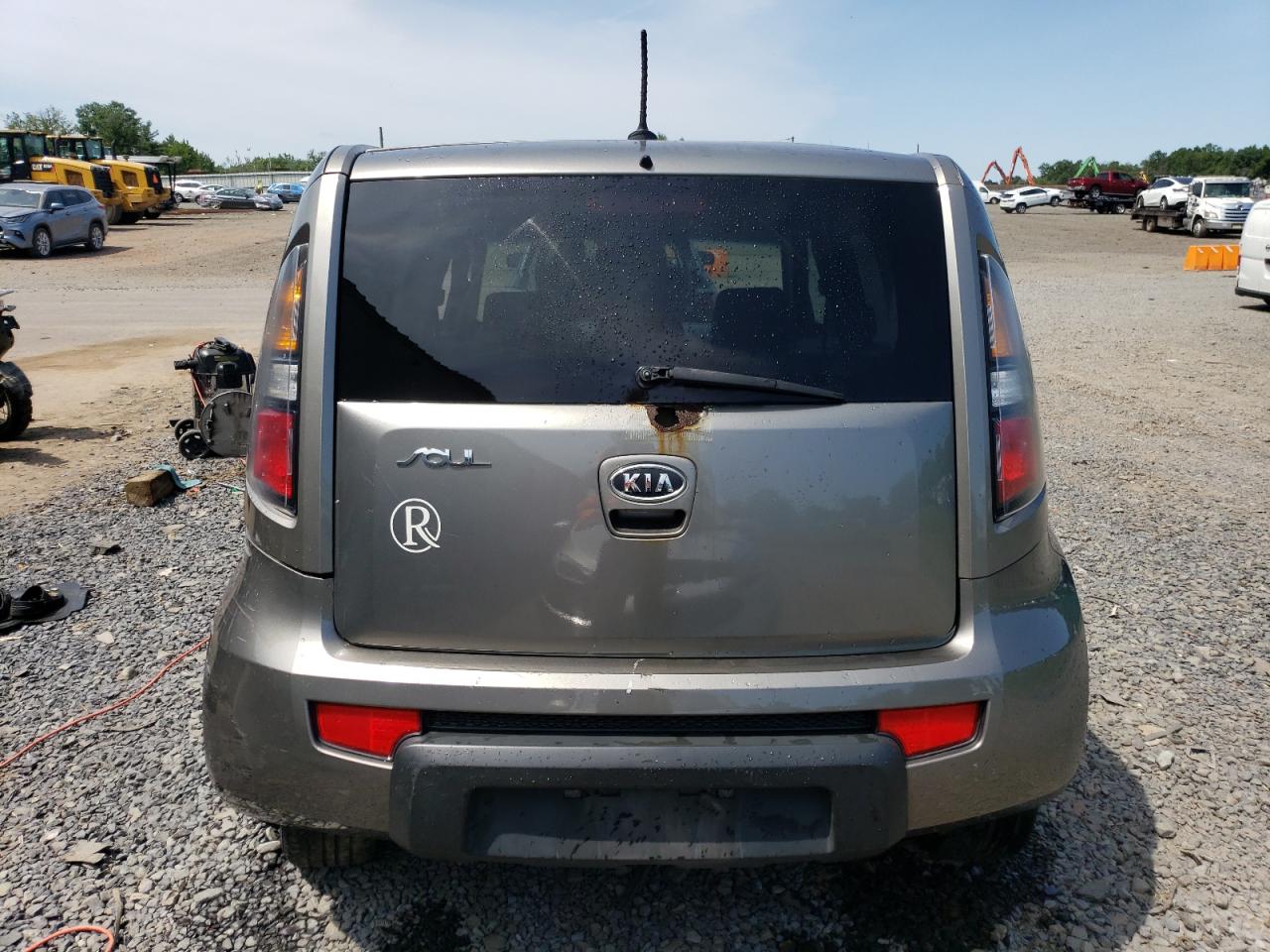 2011 Kia Soul + VIN: KNDJT2A2XB7299692 Lot: 63841794