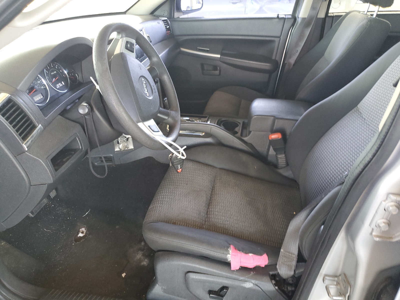 1J8GS48K88C141665 2008 Jeep Grand Cherokee Laredo