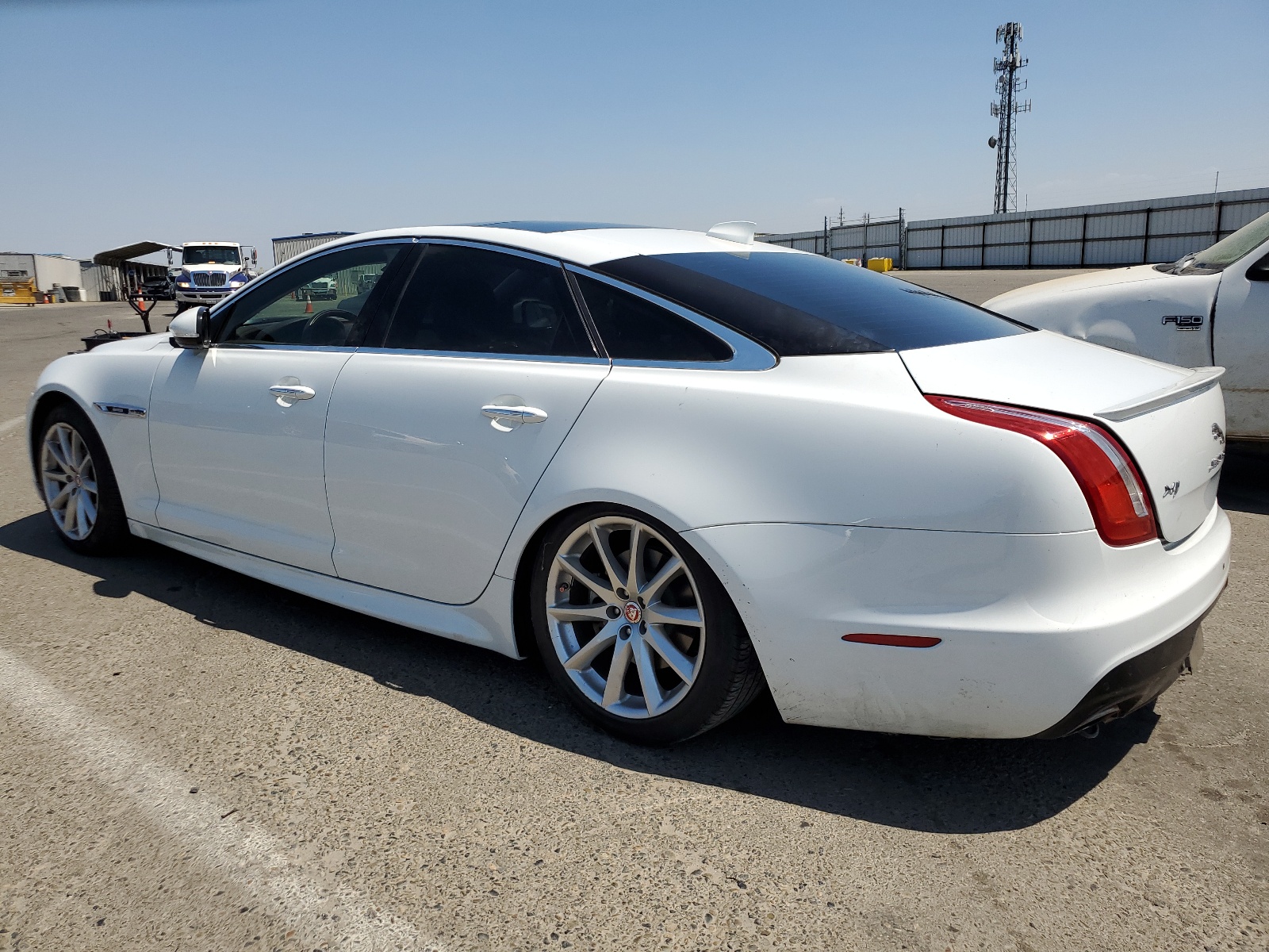 SAJWA1C77G8V92046 2016 Jaguar Xj