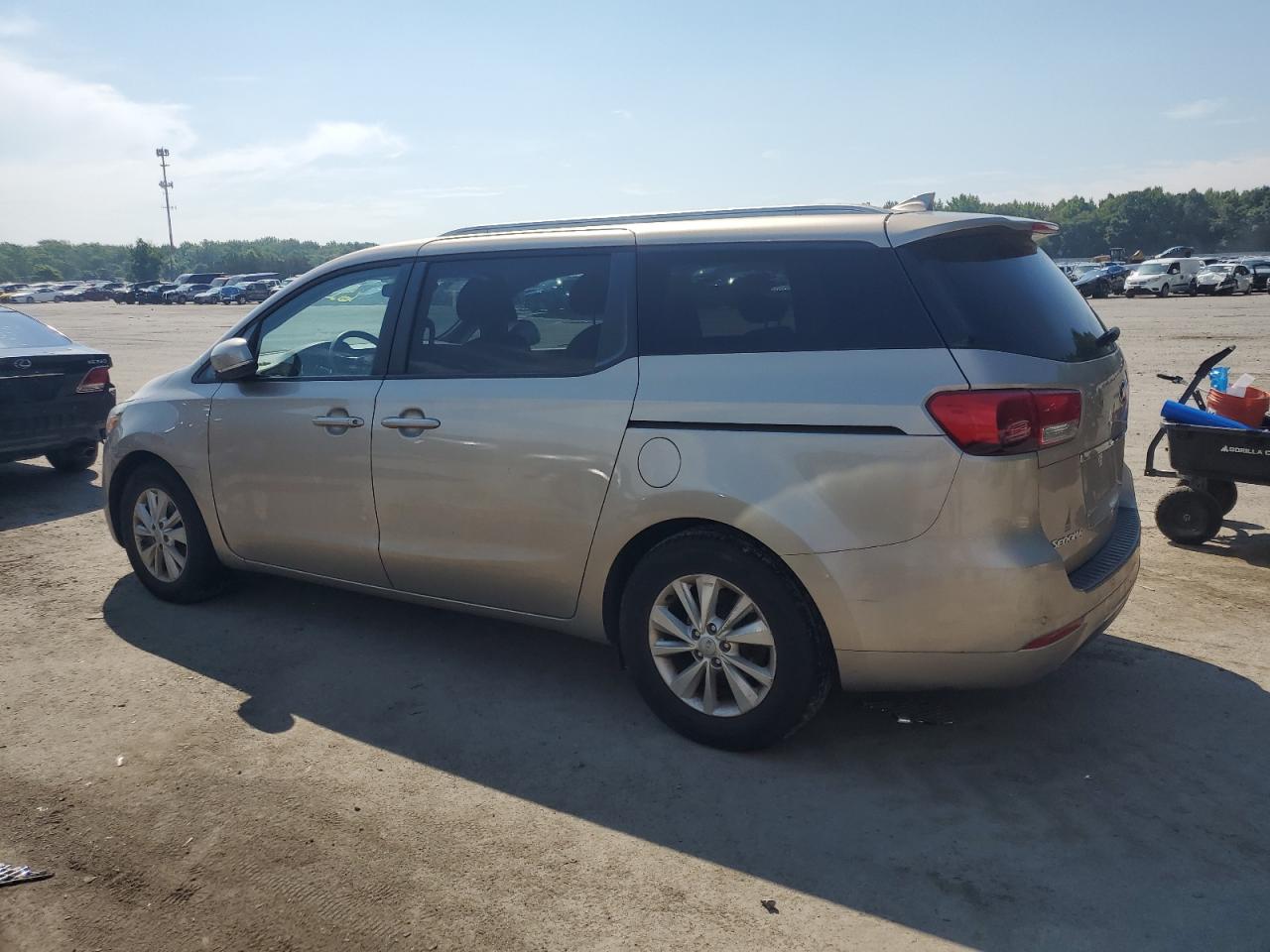 KNDMB5C16G6111334 2016 KIA SEDONA - Image 2