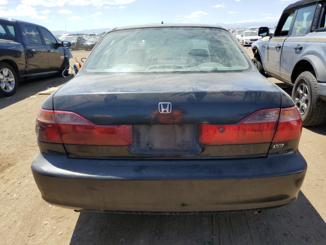 1HGCG1659YA006419 2000 Honda Accord Ex