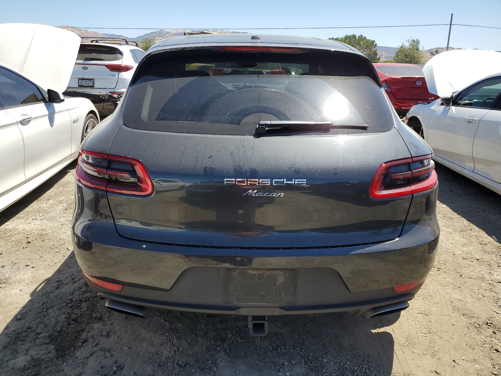 WP1AA2A5XHLB83729 2017 Porsche Macan