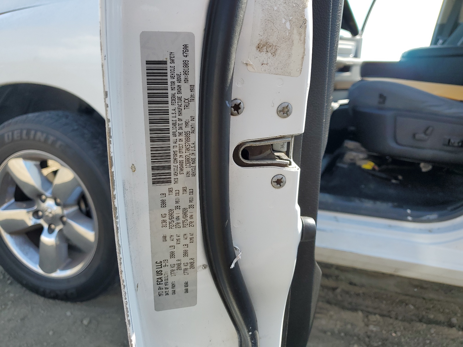 1C6RR7LT0KS708095 2019 Ram 1500 Classic Slt