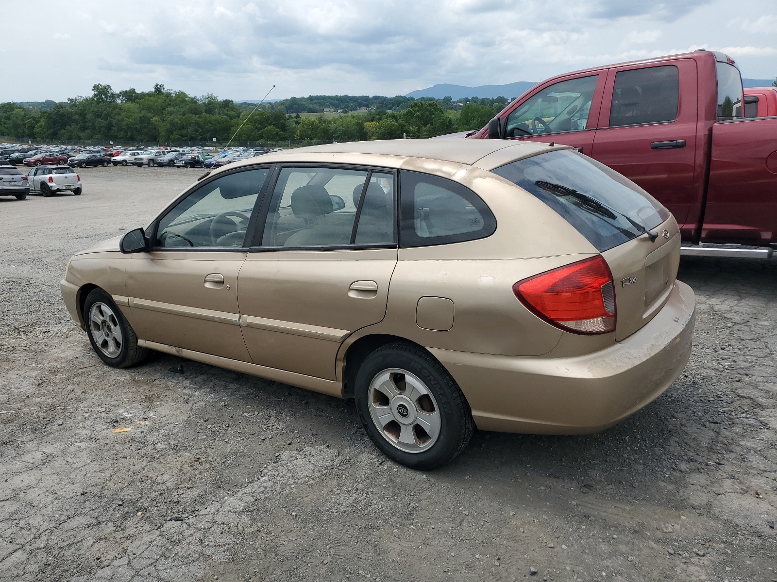 KNADC165556240096 2005 Kia Rio Cinco