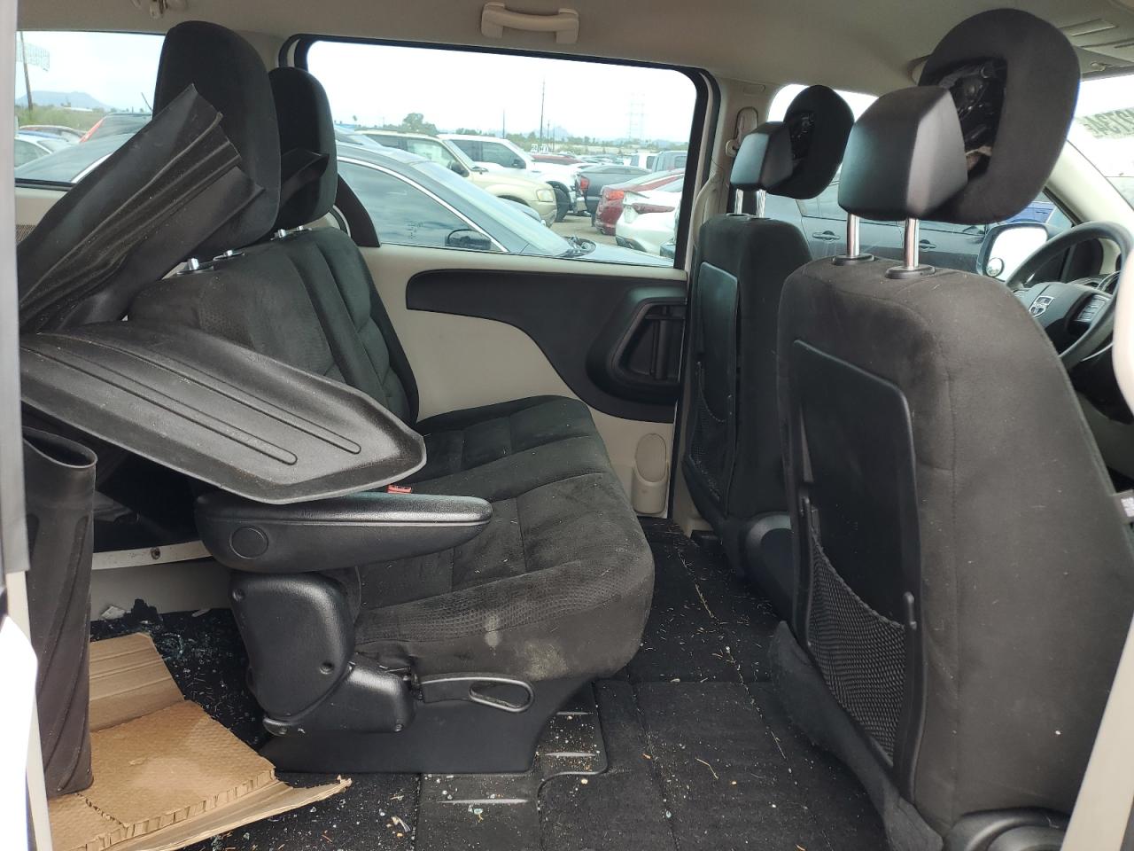 2015 Dodge Caravan - Image 12