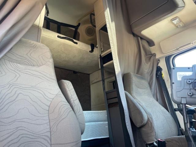 4V4NC9EH6FN919419 2015 Volvo Vn Vnl