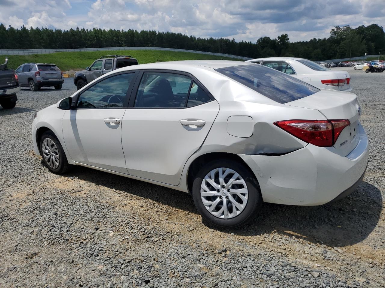 5YFBURHE4JP855972 2018 TOYOTA COROLLA - Image 2