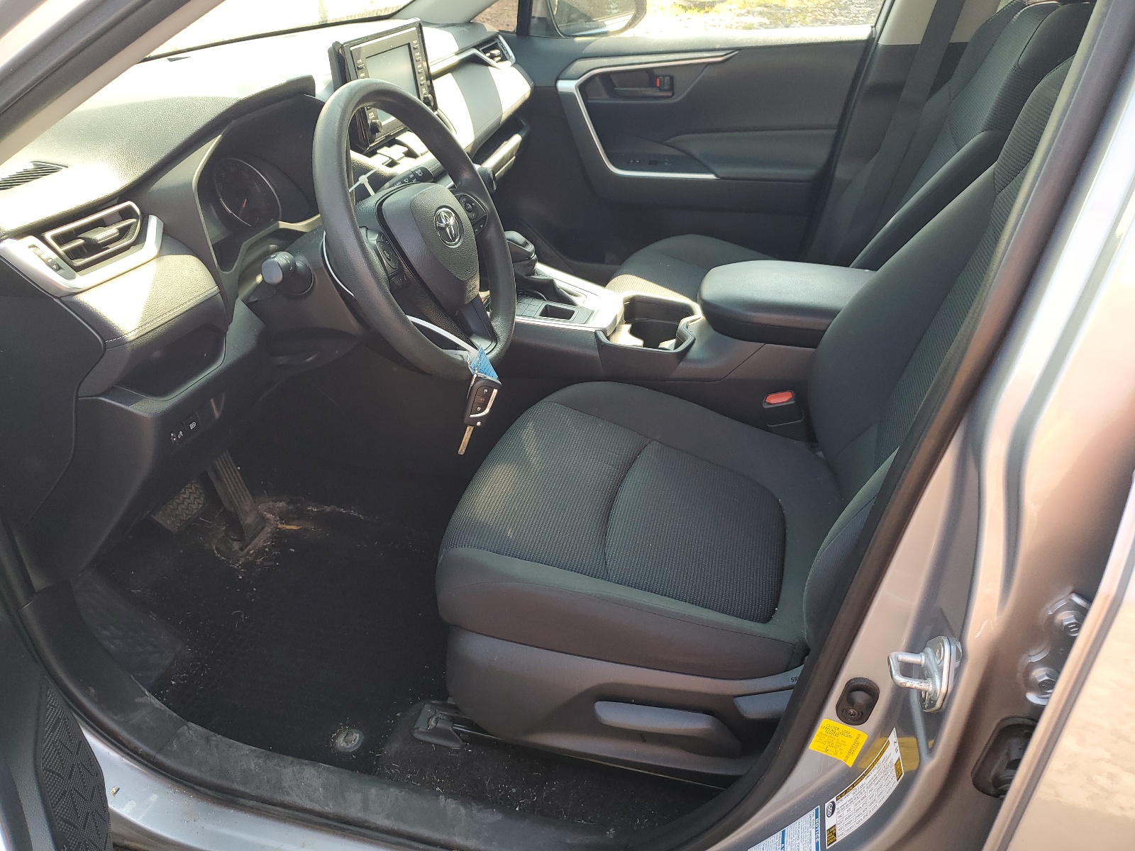 JTMF1RFV2KD035052 2019 Toyota Rav4 Le